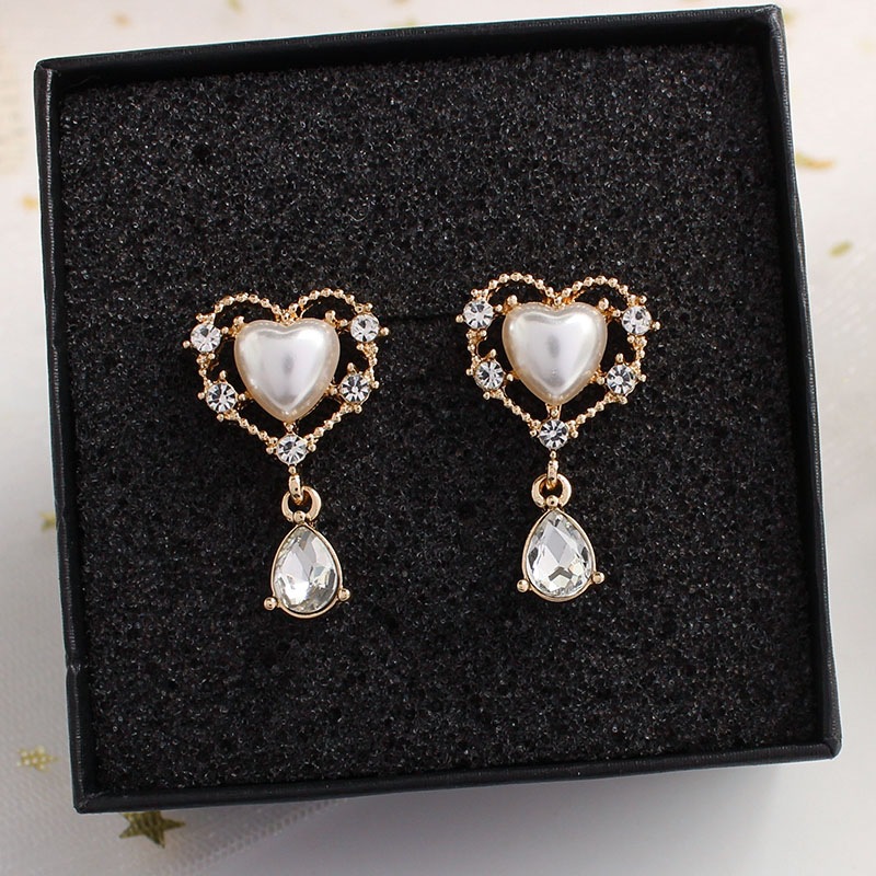 1 Pair Simple Style Heart Shape Alloy Inlay Artificial Pearls Zircon Women's Drop Earrings display picture 1