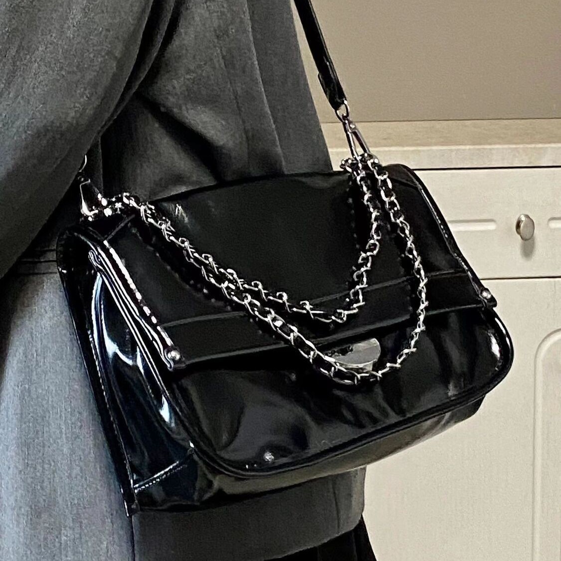 Bolsos de alta gama de nicho para mujeres portátiles 2025 nueva cadena con bolsos de hombro único de gran capacidad