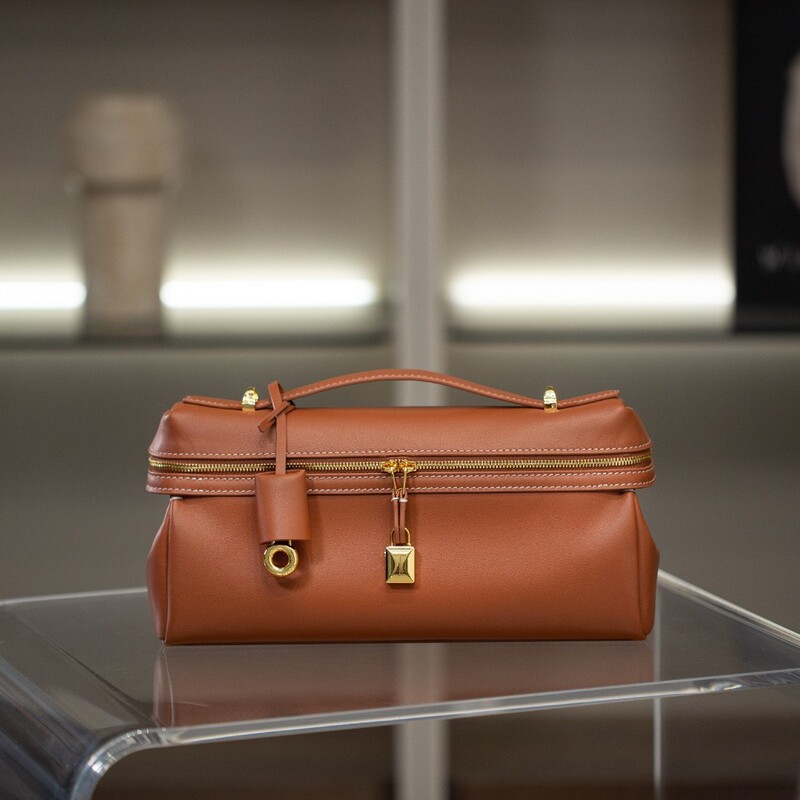 2026 new high-quality LP29 lunch box bag, made with top-grain cowhide, a stylish and sophisticated handbag with a classic, old-money aesthetic, and a genuine leather crossbody bag 2026 new high-quality LP29 lunch box bag, made with top-grain cowhide, a stylish and sophisticated handbag with a classic, old-money aesthetic, and a genuine leather crossbody bag