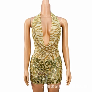 Полосатое платье с завязкой на шее и открытой спиной золотые пайетки