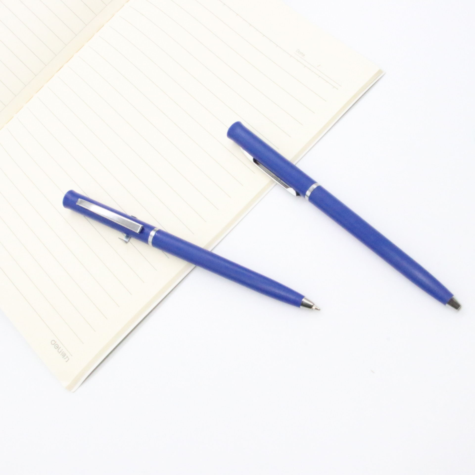 Plástico azul pequeño Xihua Hotel pluma giro pluma giratoria portátil con bolígrafo en stock publicidad pluma promocional