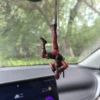 Дэдпул с поднятой ногой, авто-подвеска