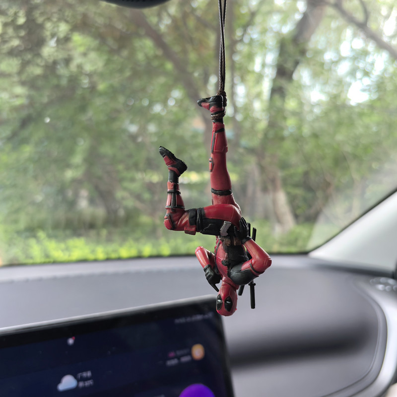 Columpio pato serie Deadpool coche retrovisor espejo colgante pequeño barato hecho a mano muñeca coche adornos para la lectura