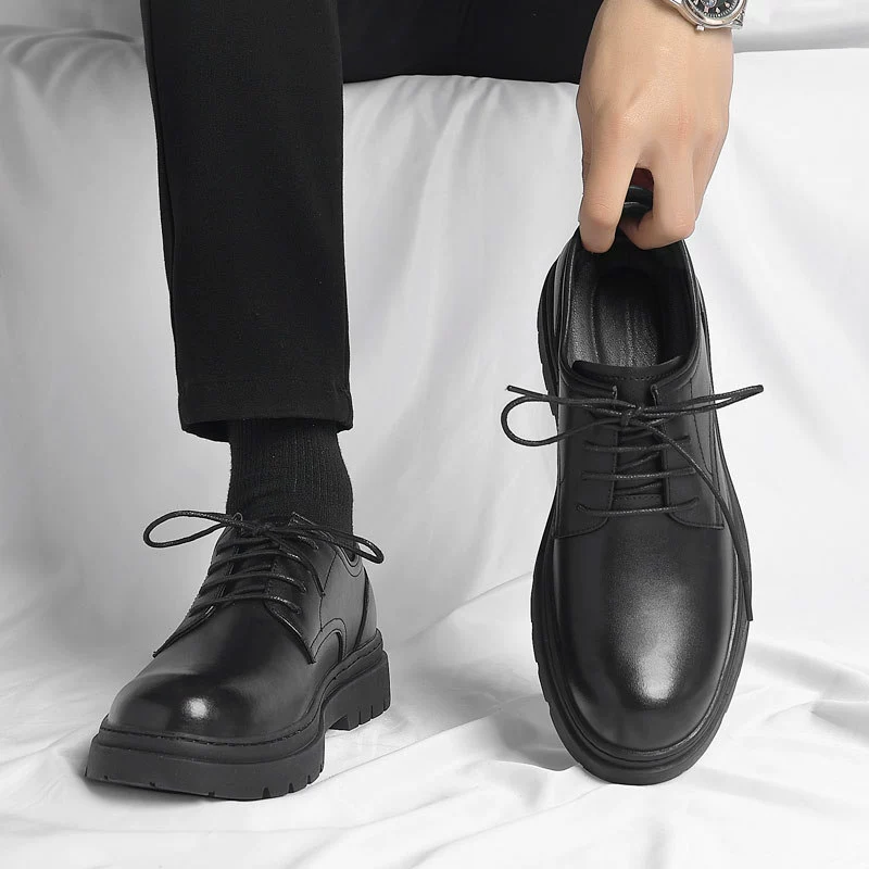 Мужская обувь из натуральной кожи, весна-лето 2025, британские мужские повседневные маленькие кожаные туфли на толстой подошве, деловая официальная одежда, свадебные туфли для женихов для мужчин