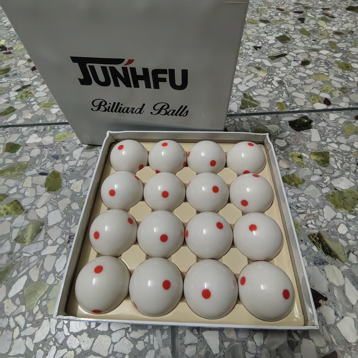 12A six-point red large cue ball 57.2MM, 16 pieces in a box