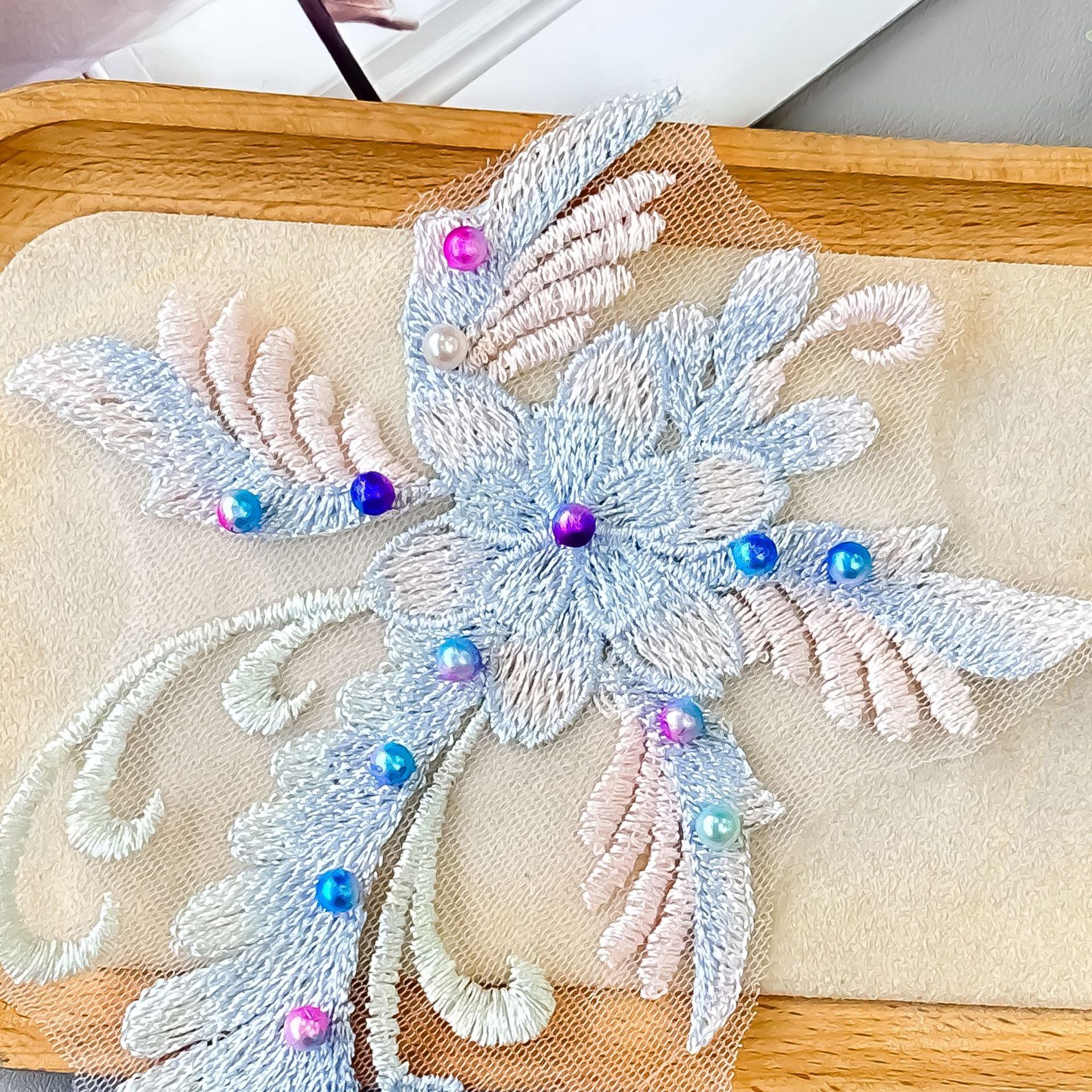 Mesh bordado cuentas de clavos decal de encaje tridimensional primavera y verano estilo nacional ropa de niños vestido princesa accesorios de ropa de China pectoral pegatinas de tela