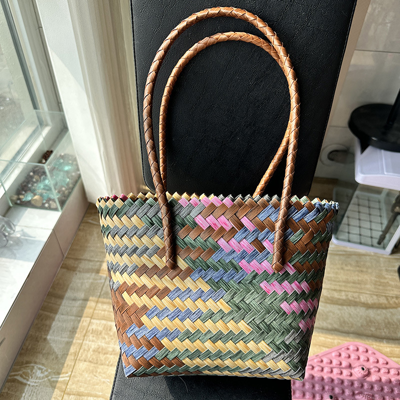 새로운 스타일, 길어지고 어깨에 메는 색상