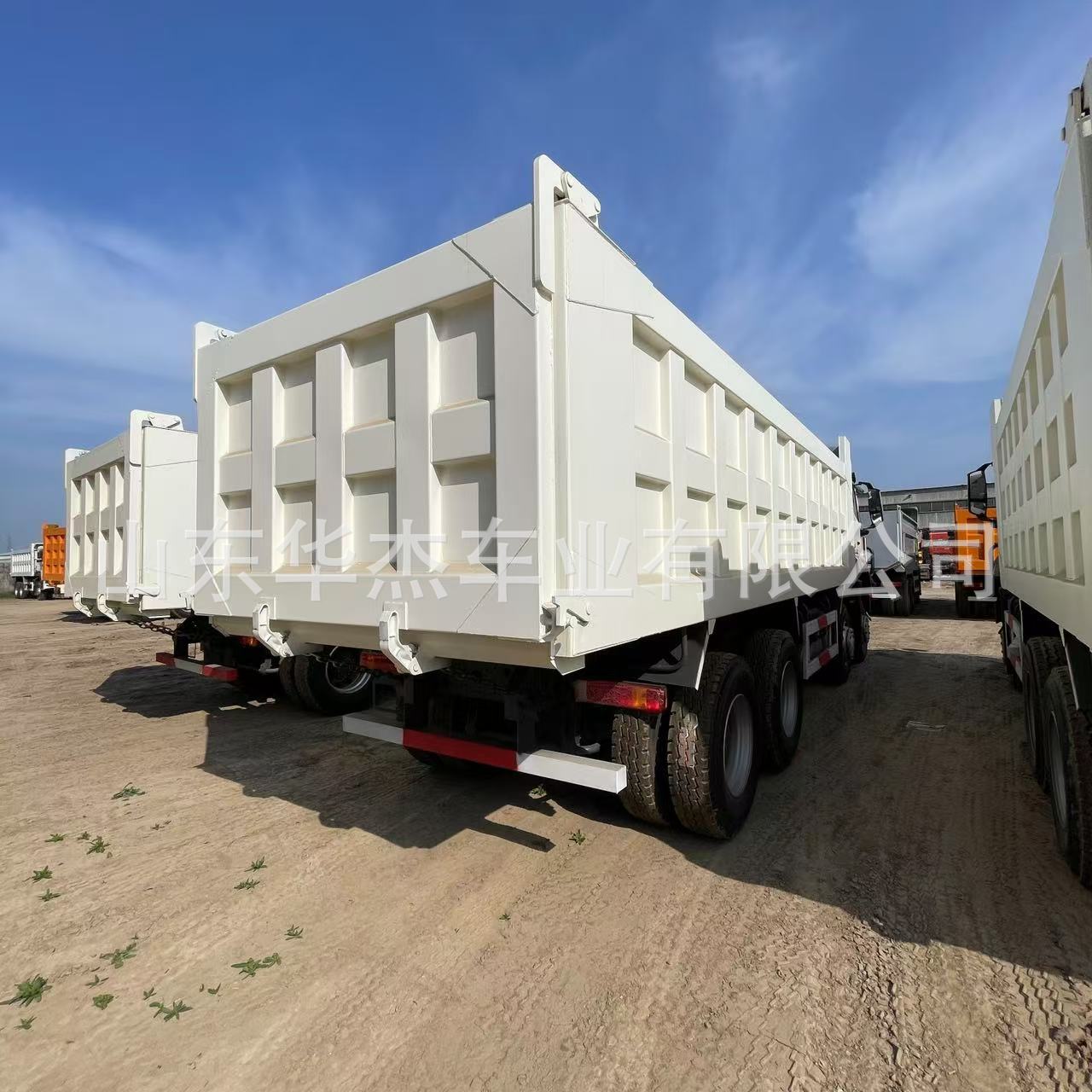 Cross-Border Supply of Howo Trucks, 8X4 Dump Trucks, Howo Trucks, Rear-Dump Heavy-Duty Trucks, Heavy-Duty Trucks