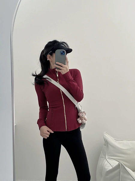 Wine red (gold zipper)