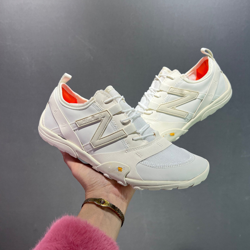 莆田 NB MT10O 裸足靴メッシュ通気性カジュアルスポーツシューズ三宅一生薄底カップル多用途トレンディな靴|undefined