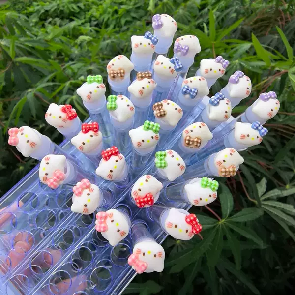 Cute cat eyelash brush with separate tube, cartoon disposable eyelash comb tube, replaceable lip brush and eyeliner brush