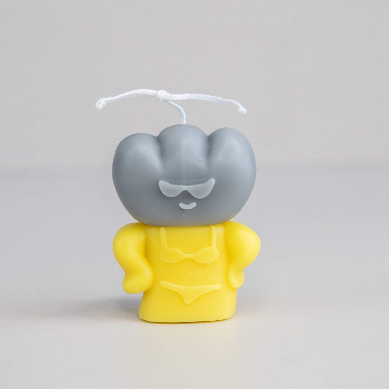 Lindo divertido bikini villano forma vela regalo para los niños decoración del hogar Venta caliente al por mayor