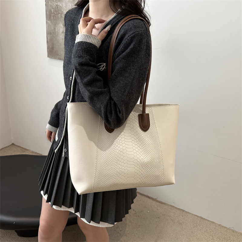 Bolso de viaje de temperamento simple para mujer 2025 Bolso de axilas de un solo hombro de gran capacidad de primavera Bolso de tote con estampado de cocodrilo