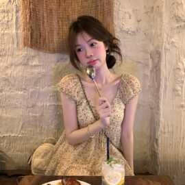 夏季新款甜美风V领系带碎花泡泡袖衬衫女修身显瘦设计感气质上衣