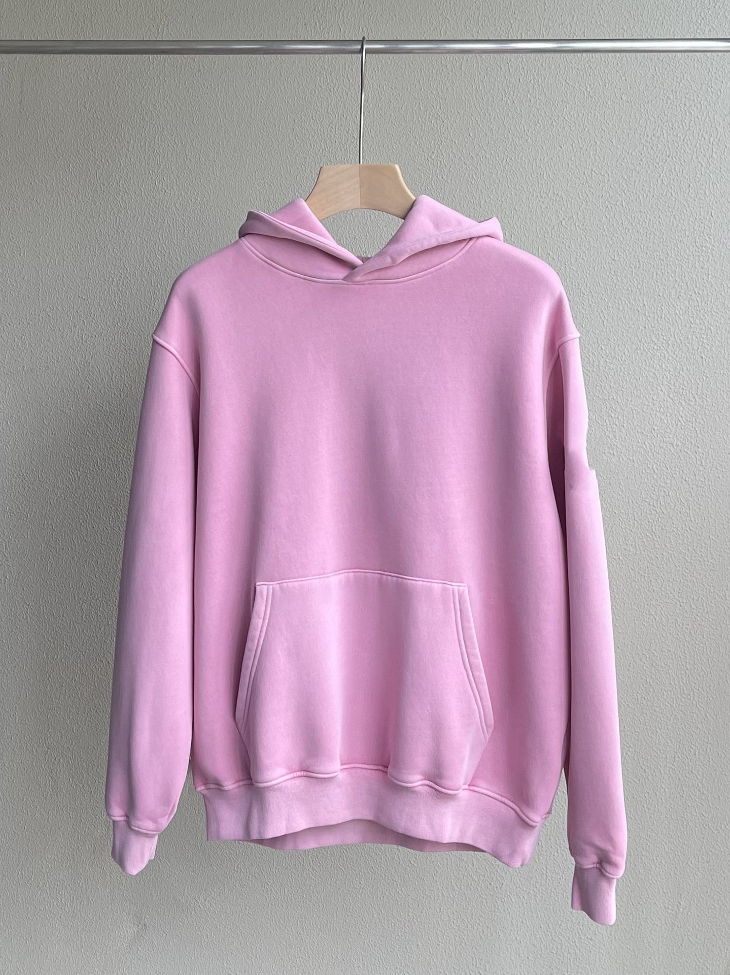 Suéter con capuchona de lana 23SS en otoño e invierno con camisa con capuchona