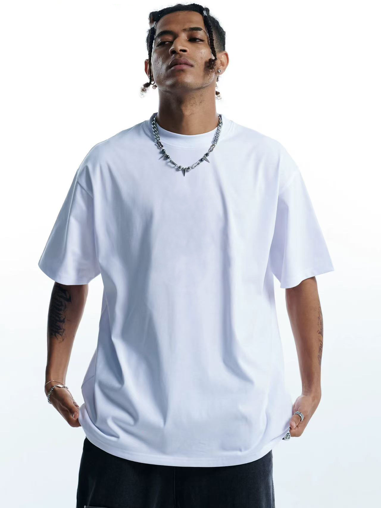 Bajia modelo de cuello pequeño de cuello alto europeo y americano camiseta de manga corta hombre hombro caído suelto pareja casual en la parte superior versátil