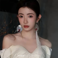 新款小众高级感新娘耳饰白色毛线流苏耳环气质婚纱新中式耳坠耳环