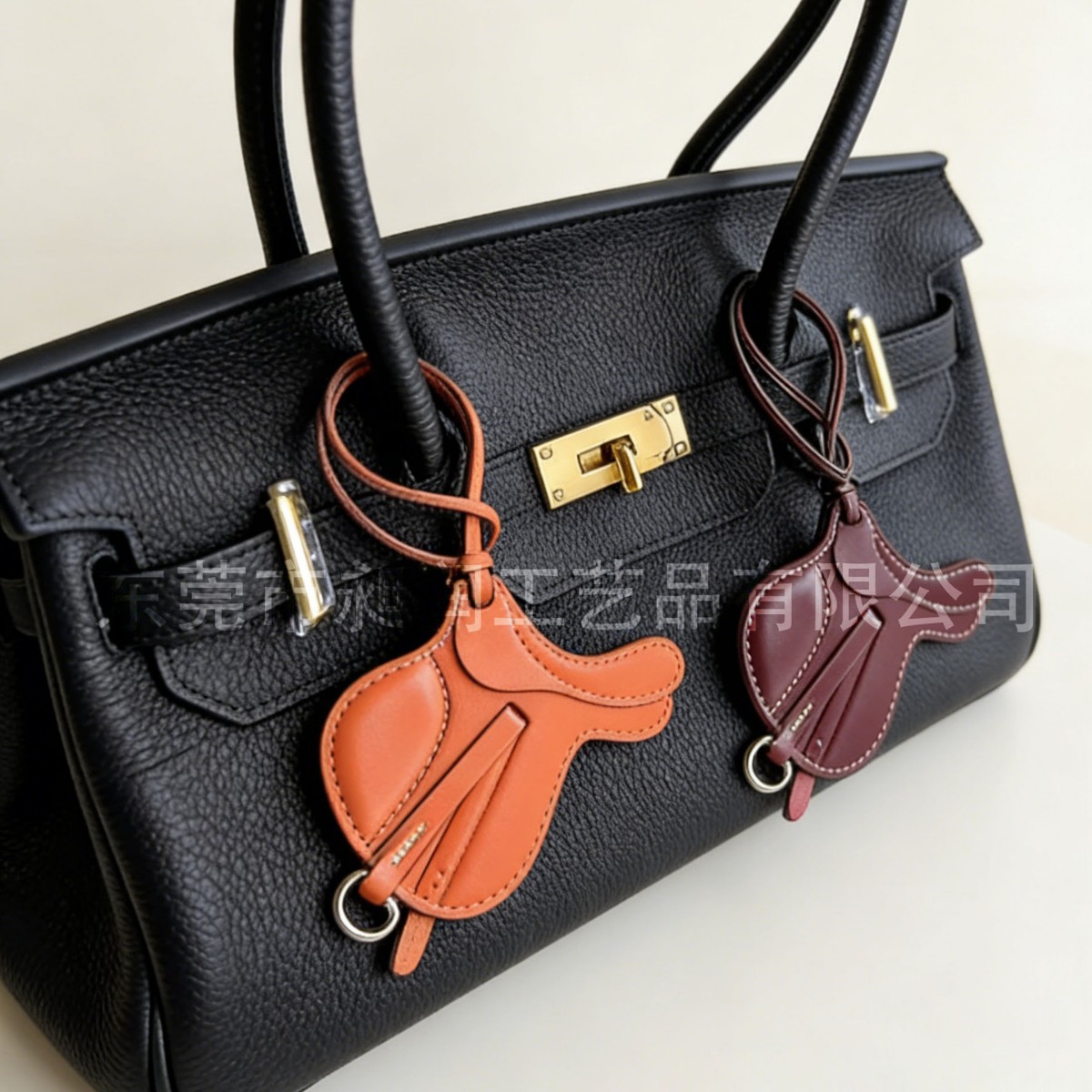 New Genuine Leather Sheepskin Saddle Pendant Keychain Genuine Leather Bag Accessory Designer Charm Handmade Jewelry Keychain