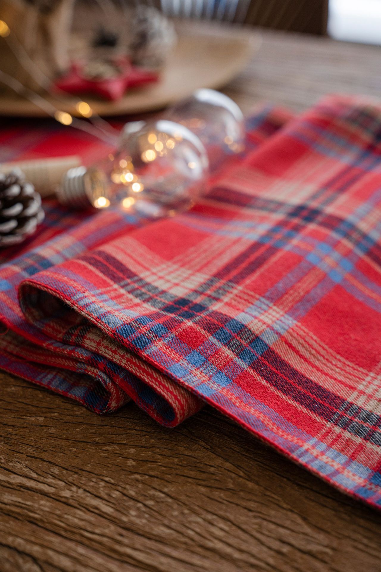 红色圣诞格桌旗