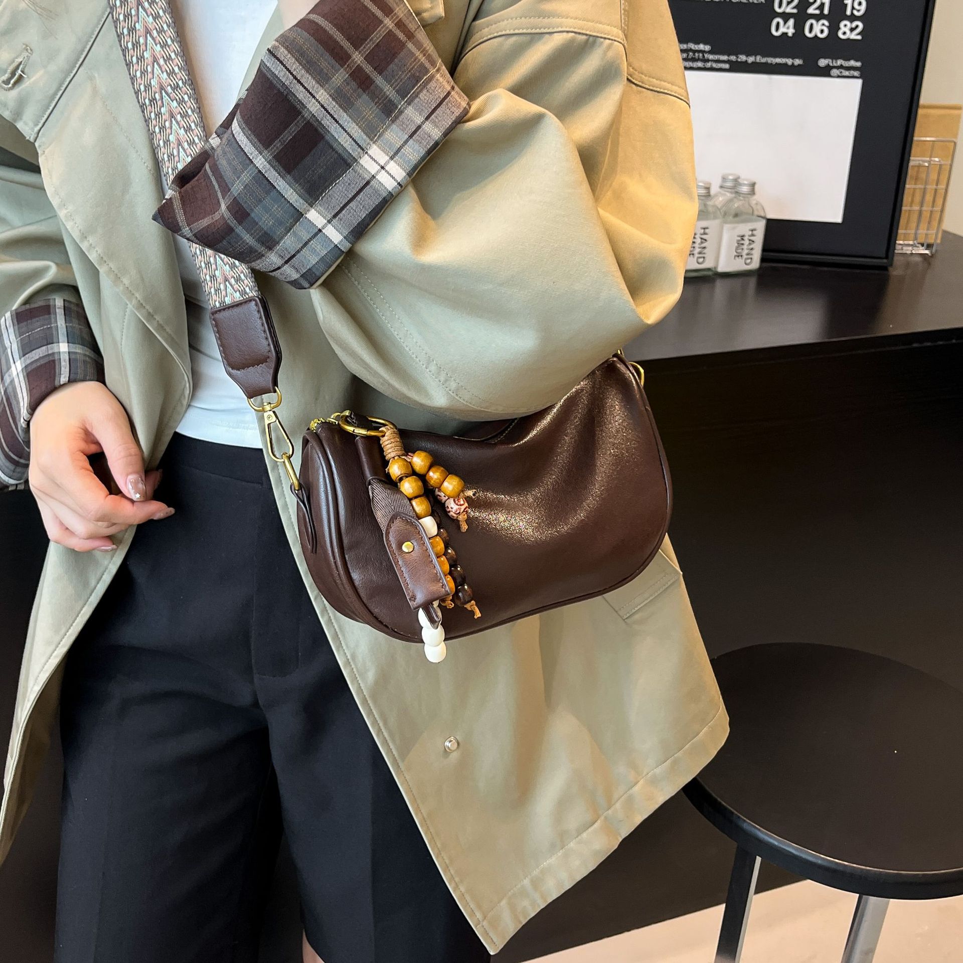 Bolsos de diseño de nicho de alto nivel para mujeres 2025, nueva moda de otoño y invierno, gran capacidad, bolsas de hombro, bolsas de bolsas