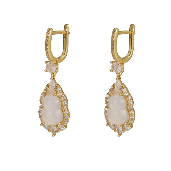 A pair of [golden]