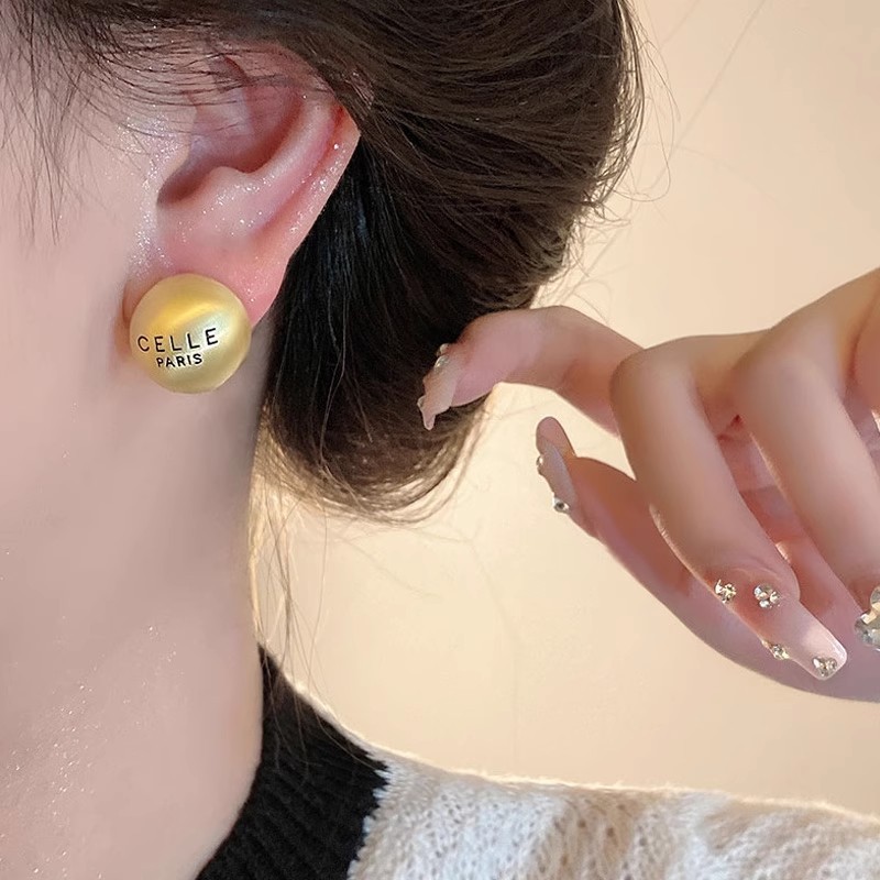 S925 aguja de plata elegante pendientes de nicho femenino diseño de gama alta pendientes populares pendientes de perlas pendientes únicos al por mayor