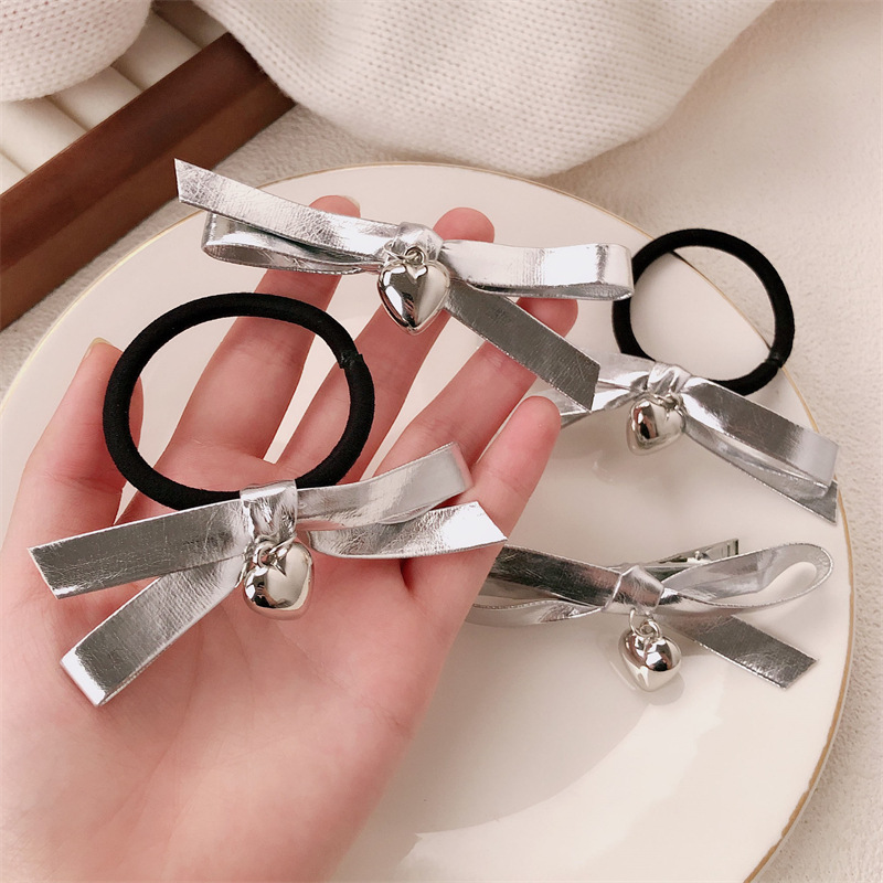 Coreano dulce cool girl plateado arco de cabello en nicho de alta sensación cuerda de cabello amor correa de cabello adornos para el cabello