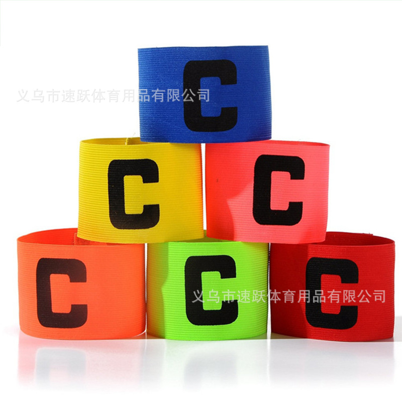 C 마크가 있는 선장 완장 1개