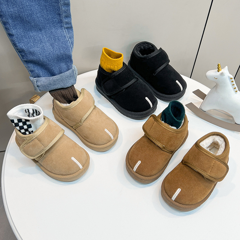 Botas de nieve para niños 2025 invierno nuevos zapatos de algodón para niñas con calentamiento de terciopelo zapatos de bebé de moda para niños botas de algodón de barril corto