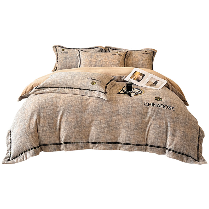 Luz de lujo de alto gramo de leche de lana cama de cuatro piezas tipo A engrosado flange coral de lana sábanas de doble cara cubierta de colcha cálida