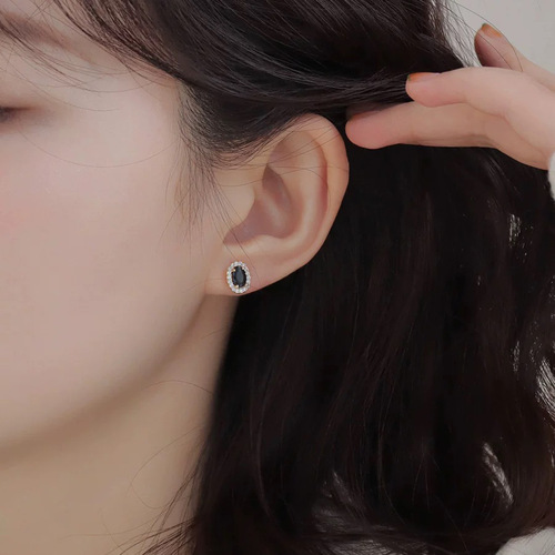 [Retro Black Gold] Light luxury retro style oval black gemstone earrings are set with zircon super flash earrings and earrings