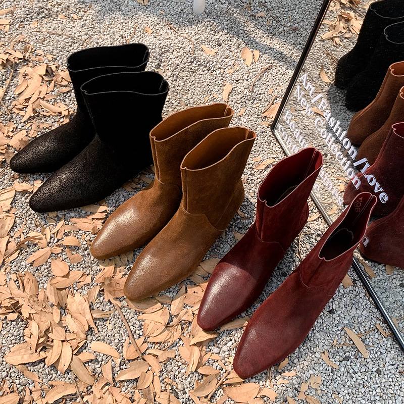 Retro demi-season elegant low boots