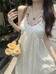 お姫様のスカートを脱いでいます。