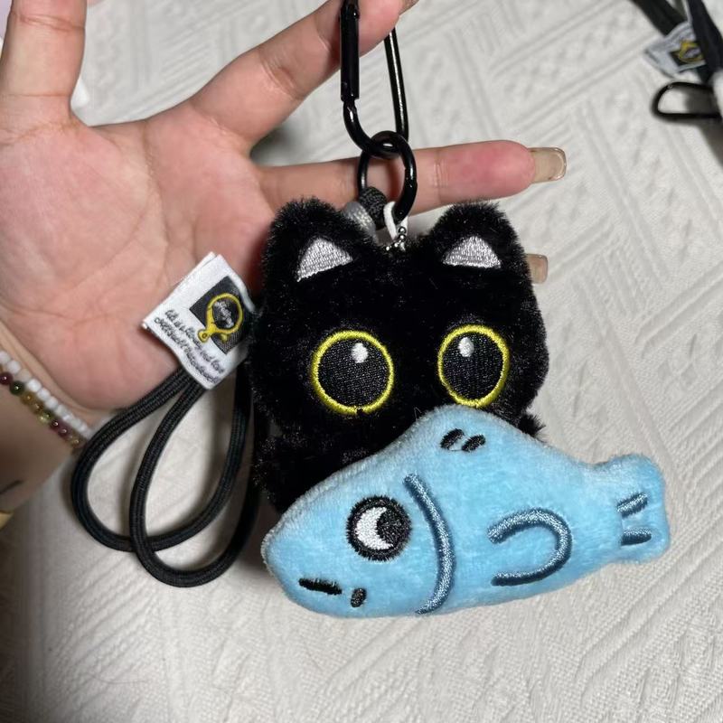 可爱呆萌围兜大眼黑猫情侣创意毛绒玩偶包挂件小白猫车钥匙扣挂饰|undefined