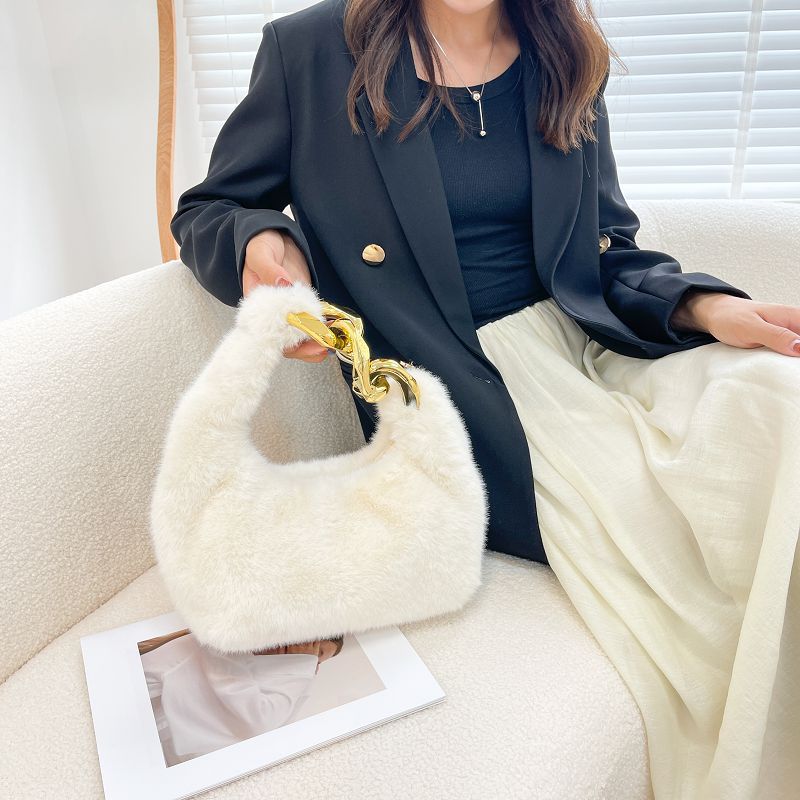 Bolso de mano de cadena de felpa, diseño nicho nuevo de otoño e invierno, bolso pequeño versátil para mujer, gran capacidad, estilo ins.