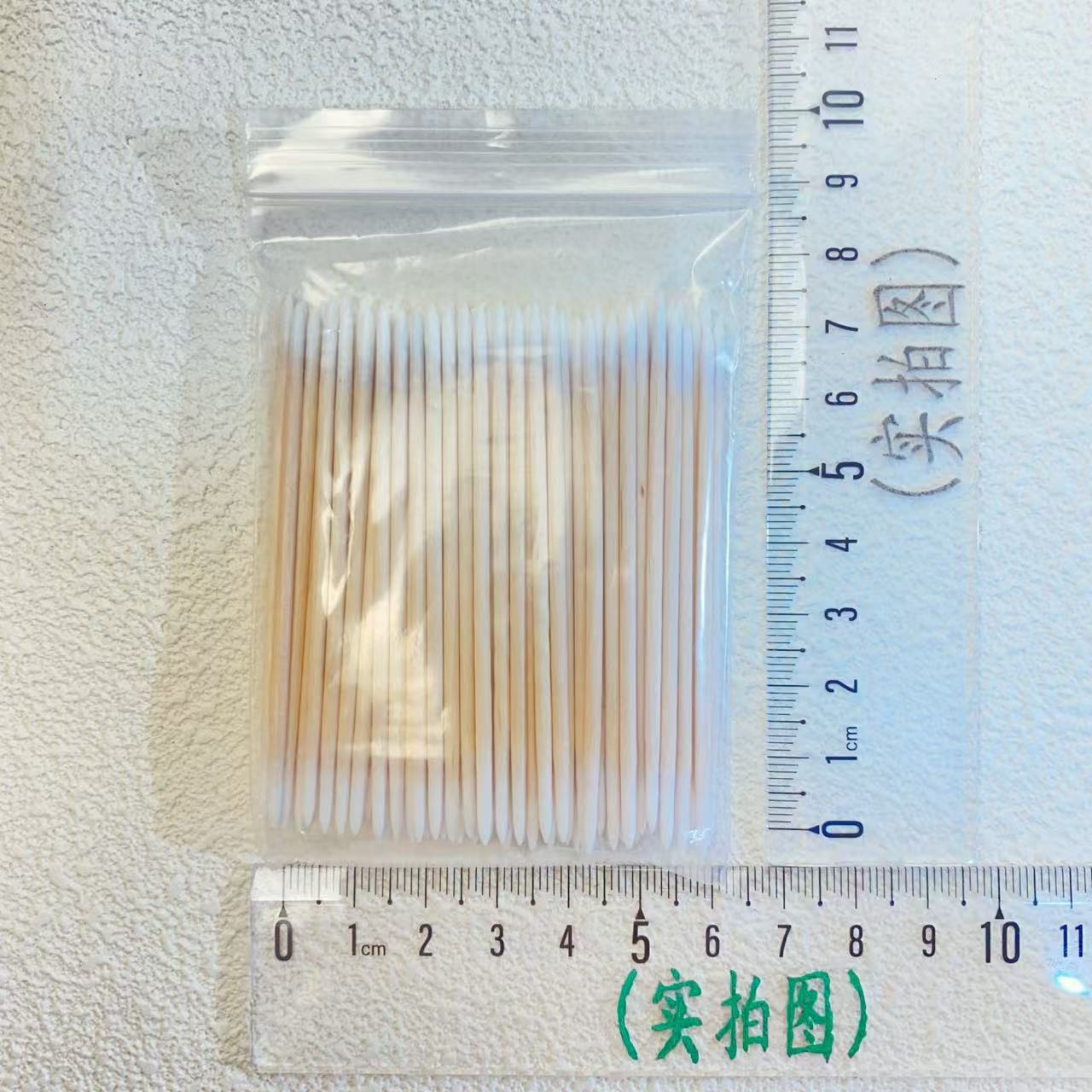 100本のネイルアートの超細い先端の綿棒の木質は一度に糊の甲溝の隙間に行って綿棒の道具をきれいにします。