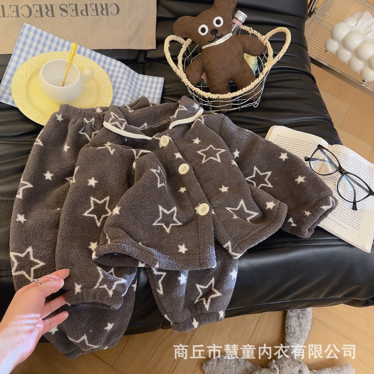 Velvet lapel folio - gray five stars