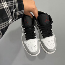 ������AJ1�̻Һڰ׽�ֺ�ٴ�����Ь������Ů�˶��Ͱﳱ�����а�Ь