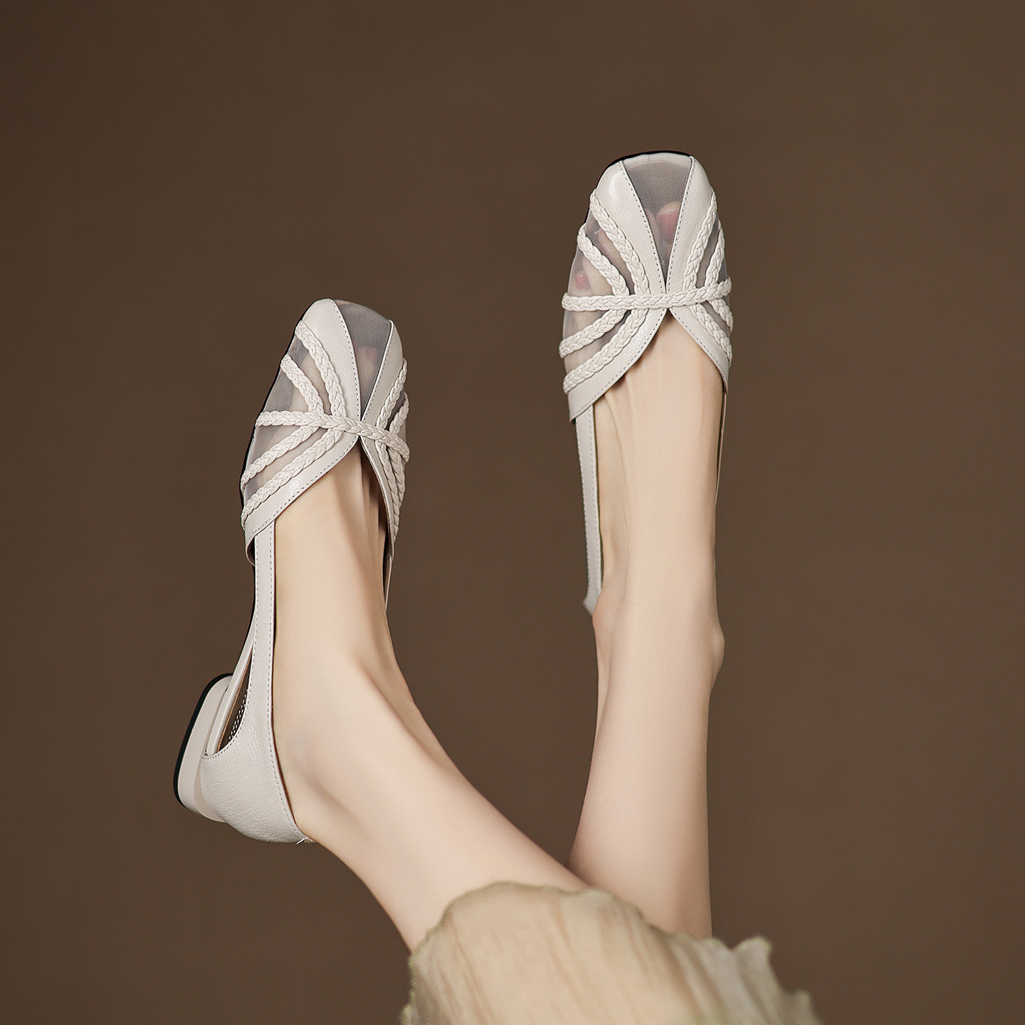 Sandal nữ da cừu mũi kín đế bệt phối lưới thoáng khí — đen