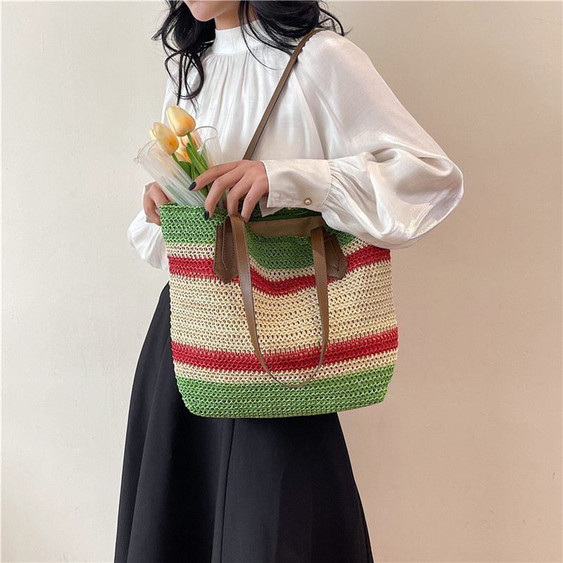 Wholesale of new straw woven bags for Spring 2025, large-capacity cross-border trendy and fashionable tote bags, casual commuting underarm bags undefined
