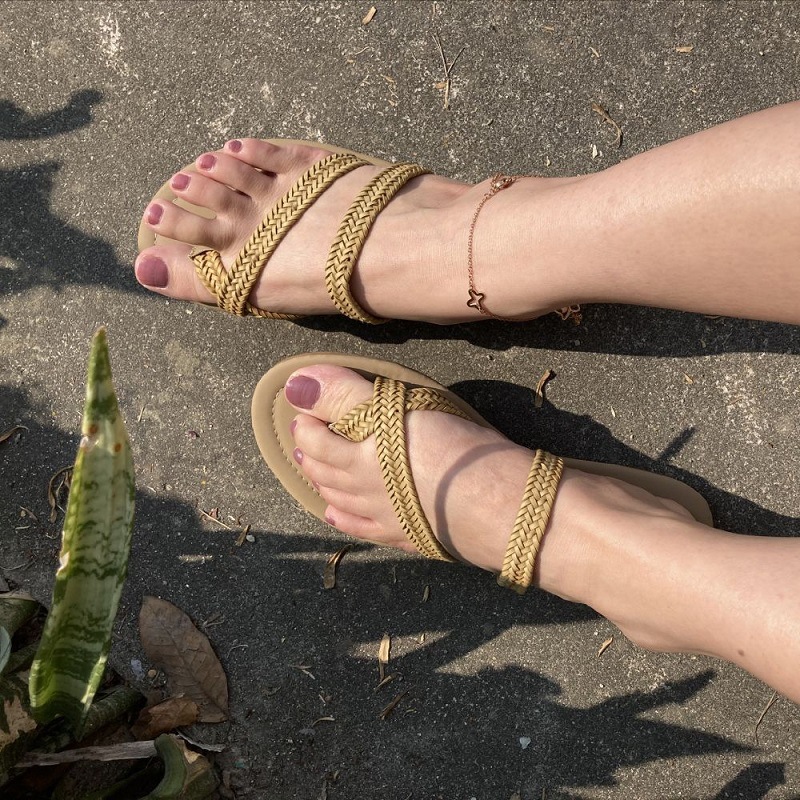 Rattanból szőtt divatos lapos papucsok Kényelmes strandszandálok_voghion.com