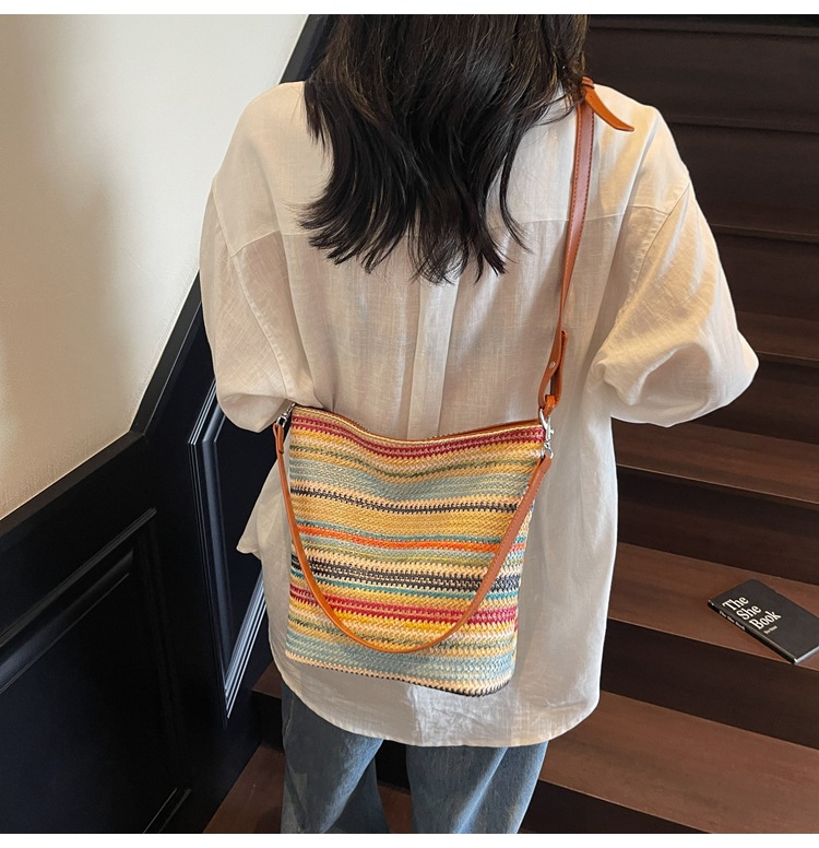 Bohemian hand-woven straw bag for women, large capacity 2025 new summer single-shoulder crossbody beach bag undefined
