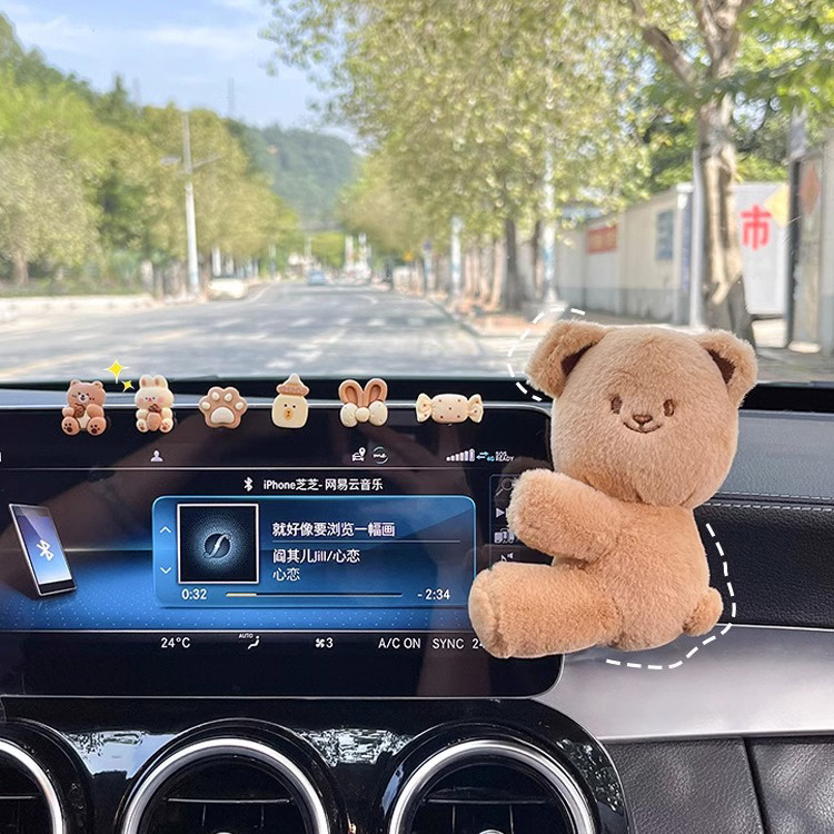 Adornos de coche pantalla consola central coche dibujos animados lindo muñeca decoración coche celebridad accesorios de muñeca femenina