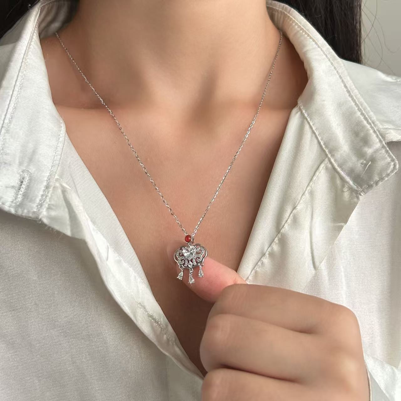 s925纯银红玛瑙平安锁爱心锆石项链女时尚配饰新中式古风吊坠饰品