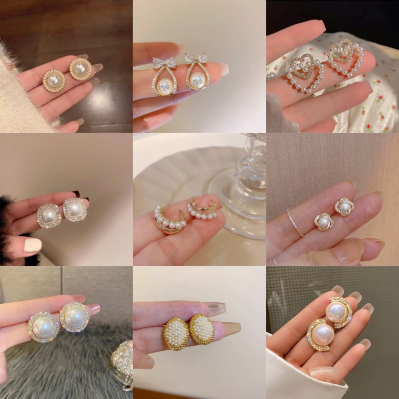 Elegant sophisticated fashionable universal earrings from pearl