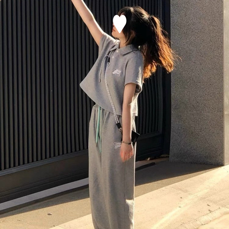 夏の女子学生向けの西洋風のショート半袖スポーツスーツ、ゆったりとした韓国風のファッショナブルなスリムパンツ、カジュアルな2点セット|undefined