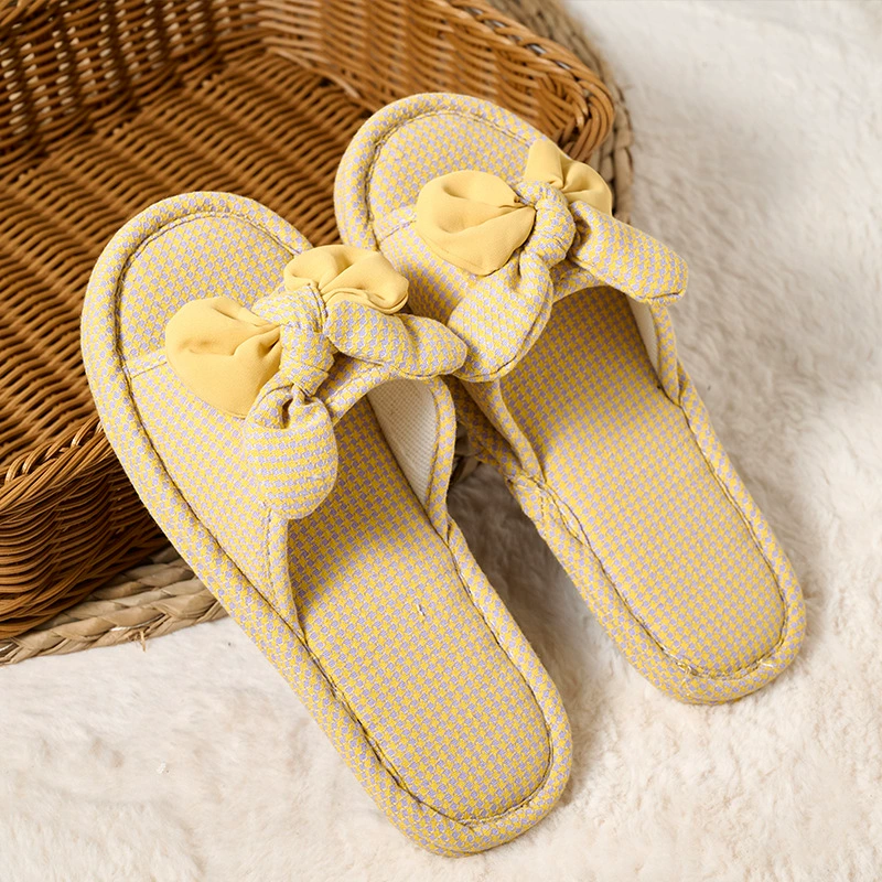 Осенне-зимние новые хлопковые тапочки с бантом на мягкой подошве, дышащие напольные тапочки для пар, повседневные домашние тканевые тапочки
