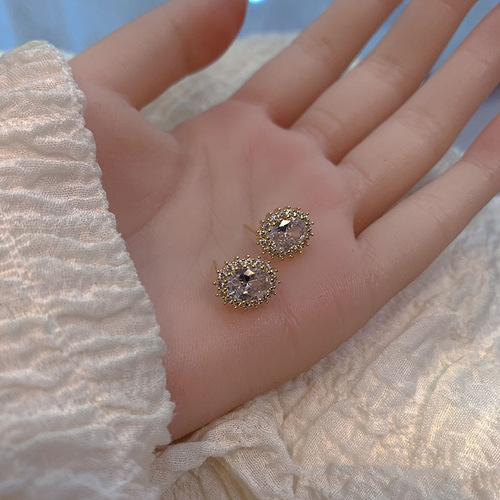 Gentle and Elegant Dove Egg Pearl Earrings for Women - 925 Silver Needle, Light Luxury, Celestial Style, Unique Design Earrings, Versatile and Trendy Ear Accessories