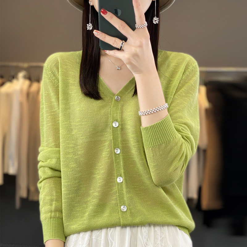 V-Neck Thin Cardigan Loose Korean Style Floral Yarn Ice Silk Women's Top Jacket Base Knitted Shirt Sunscreen Clothes V-Neck Thin Cardigan Loose Korean Style Floral Yarn Ice Silk Women's Top Jacket Base Knitted Shirt Sunscreen Clothes