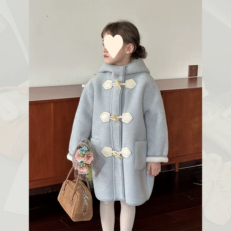한국 버전 여자 플러스 벨벳 두꺼운 모직 코트 2024 겨울 새로운 큰 아이들 뿔 단추 중간 및 긴 모직 코트